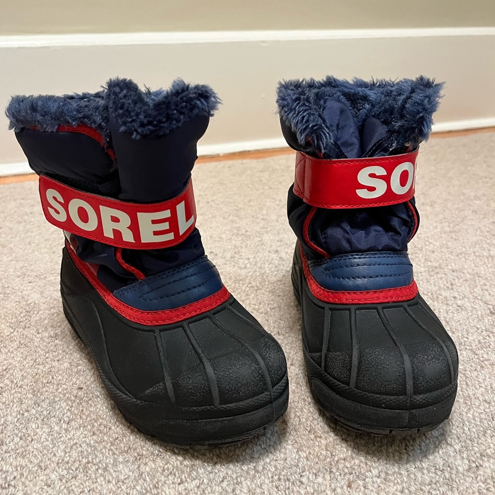 SOREL BOYS SNOWBOOTS
Size 12